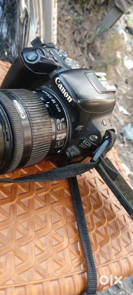 CANON 200 D