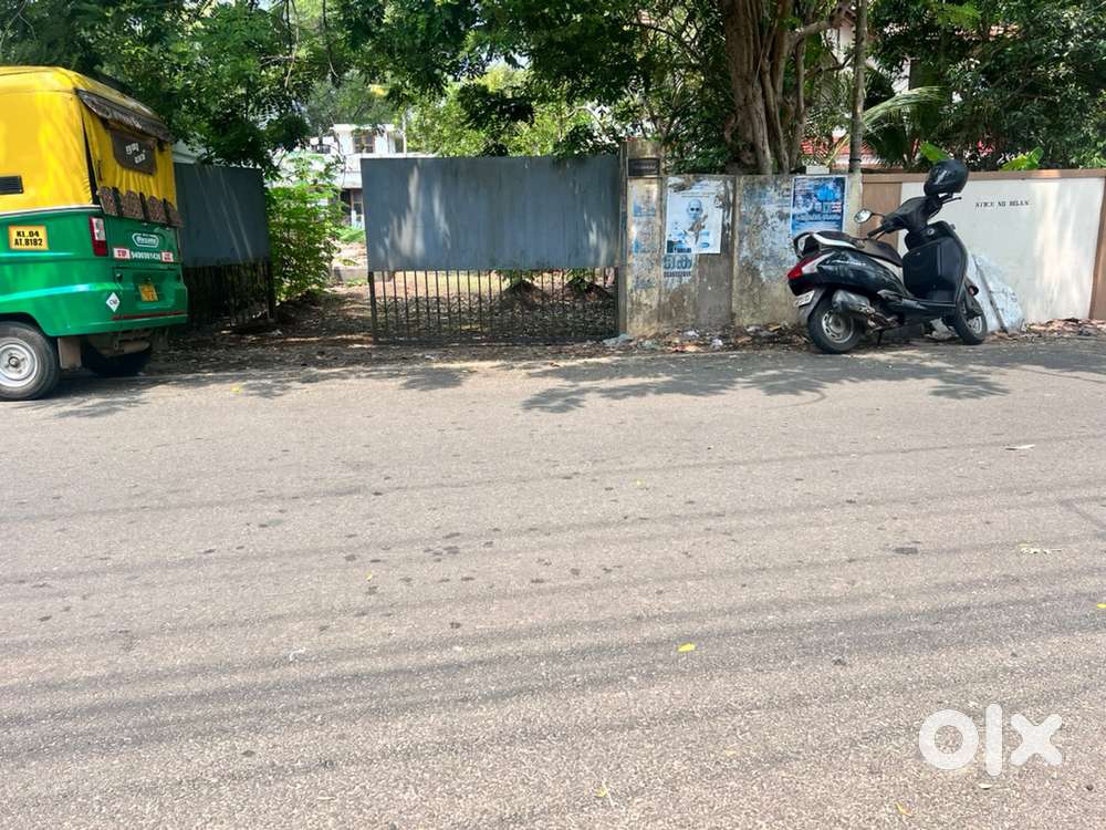 12.5 cents , near south aryad juma masjid