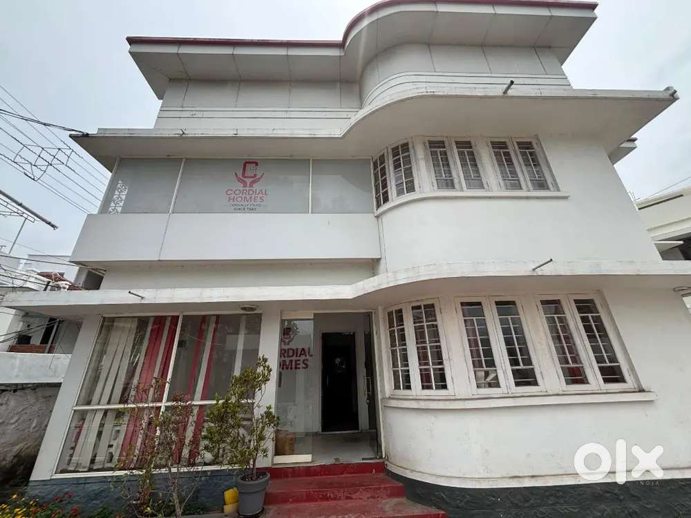 Cool and cozy commercial building