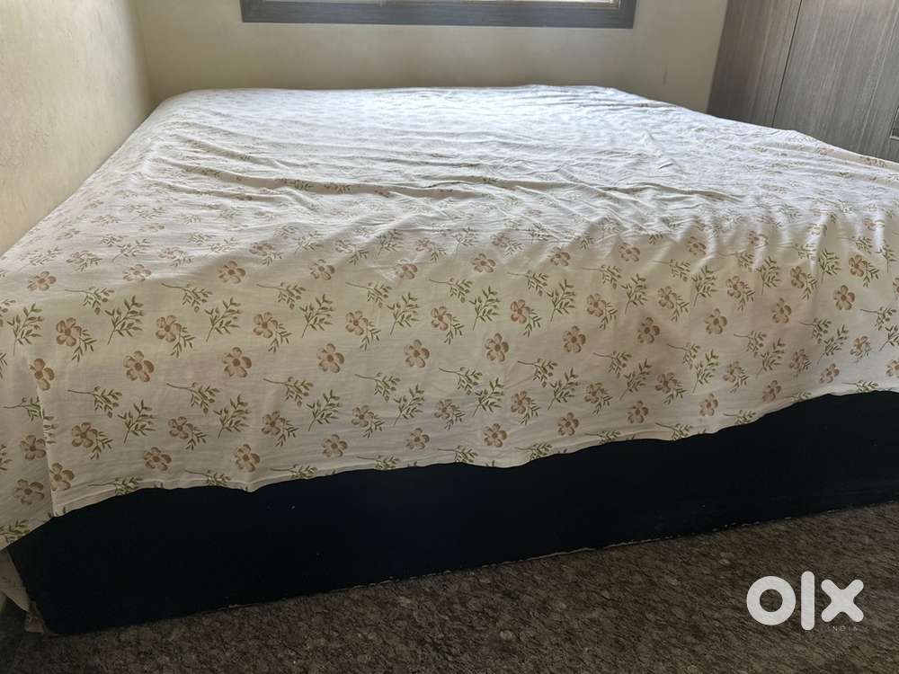 Best quality 10 inches branded sprin bed and wooden wardrobes for sale