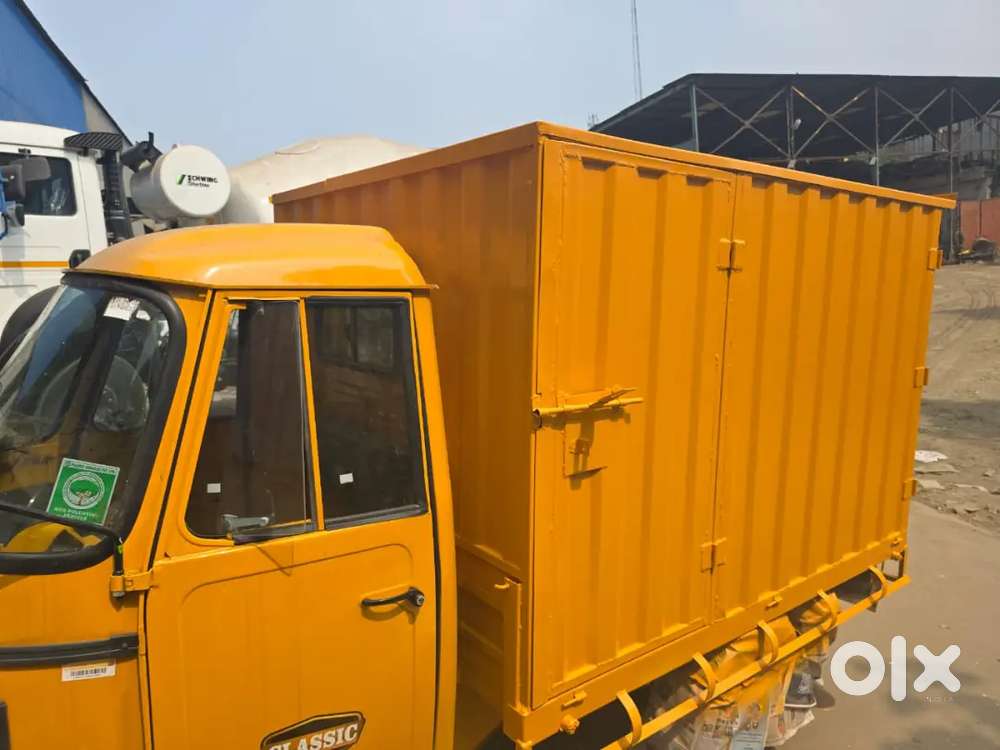 Auto driver with helpher