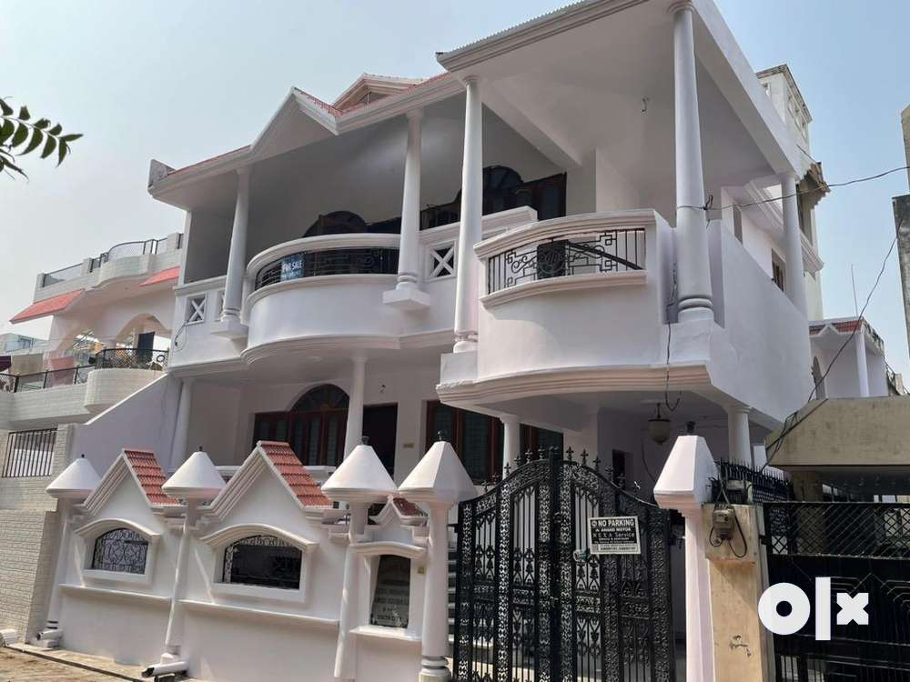 5 BHK villa for sale East facing