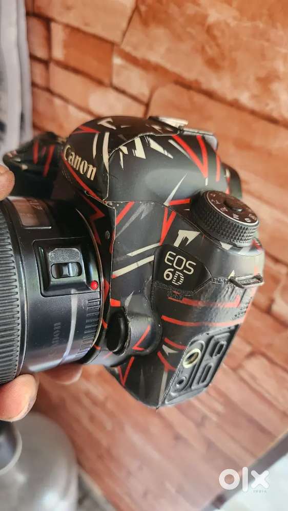 Canon EOS 6D camera is priced at ₹29,890.00,