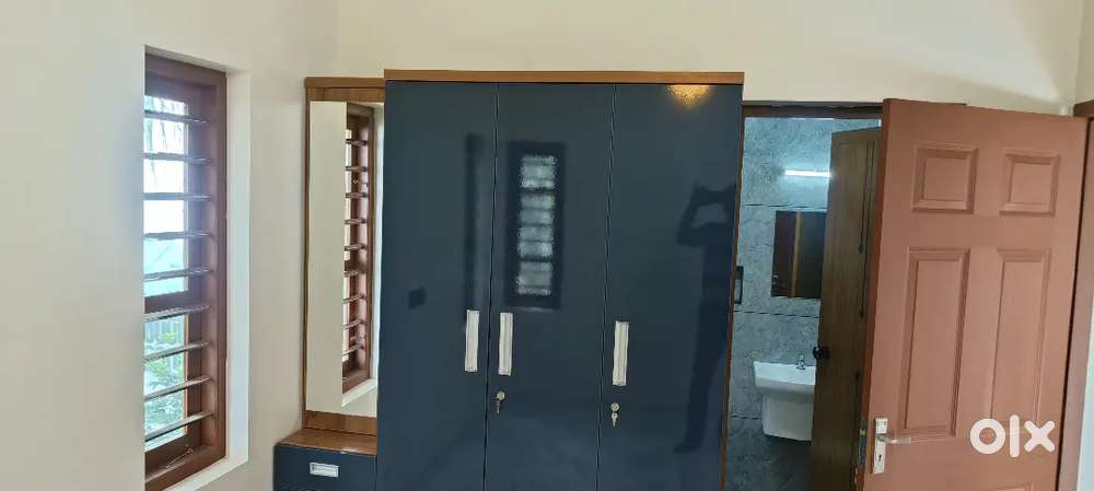 3 cent 3 bhk 200 mts from Madavana NH 500 mt 2 car p Lakeshore nettor