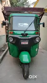 Bajaj cargo cng 3 wheeler