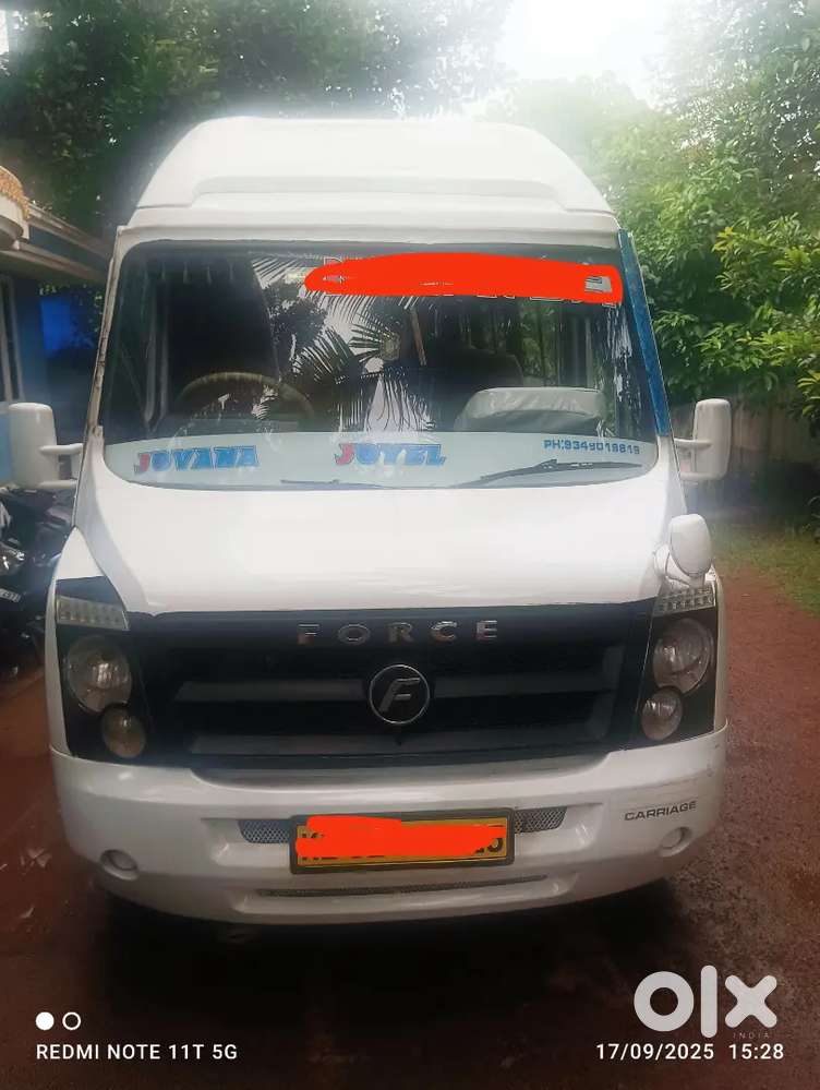 Tempo Traveller  17  ceat