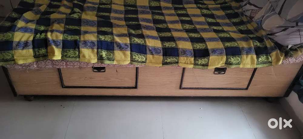 Sagwan diwan bed 4*6 ft