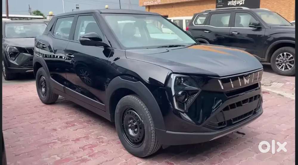 Mahindra 3XO SHOWROOM VECHILE