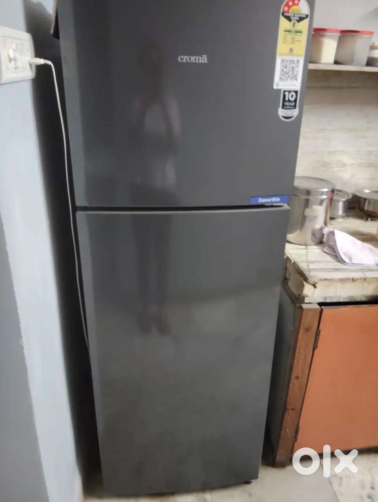 Croma 240litre fridge