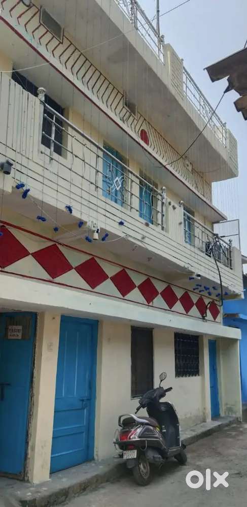 दो मंजिला मकान स्वयं का सम्बर सिबल बोर के साथ