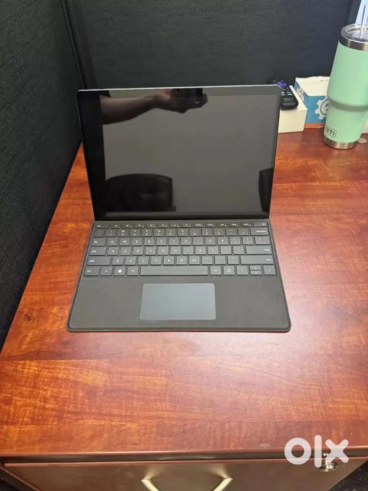 Microsoft Surface Pro 9 13 (256GB SSD, Intel Core i7-12th, 1.80 GHz.