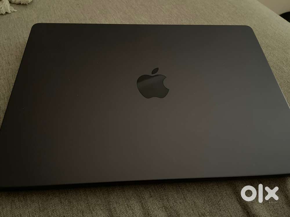 Apple Macbook pro M3 (2024)  18GB RAM  512 GB SSD  Space black