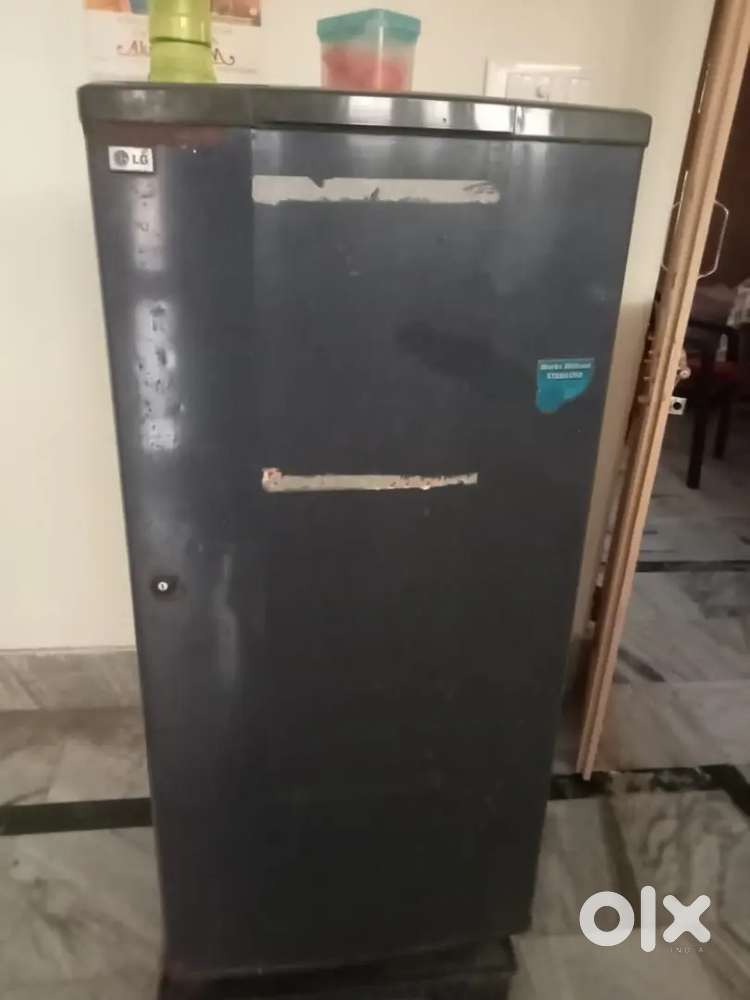 Fridge medium size , tv and gas stove