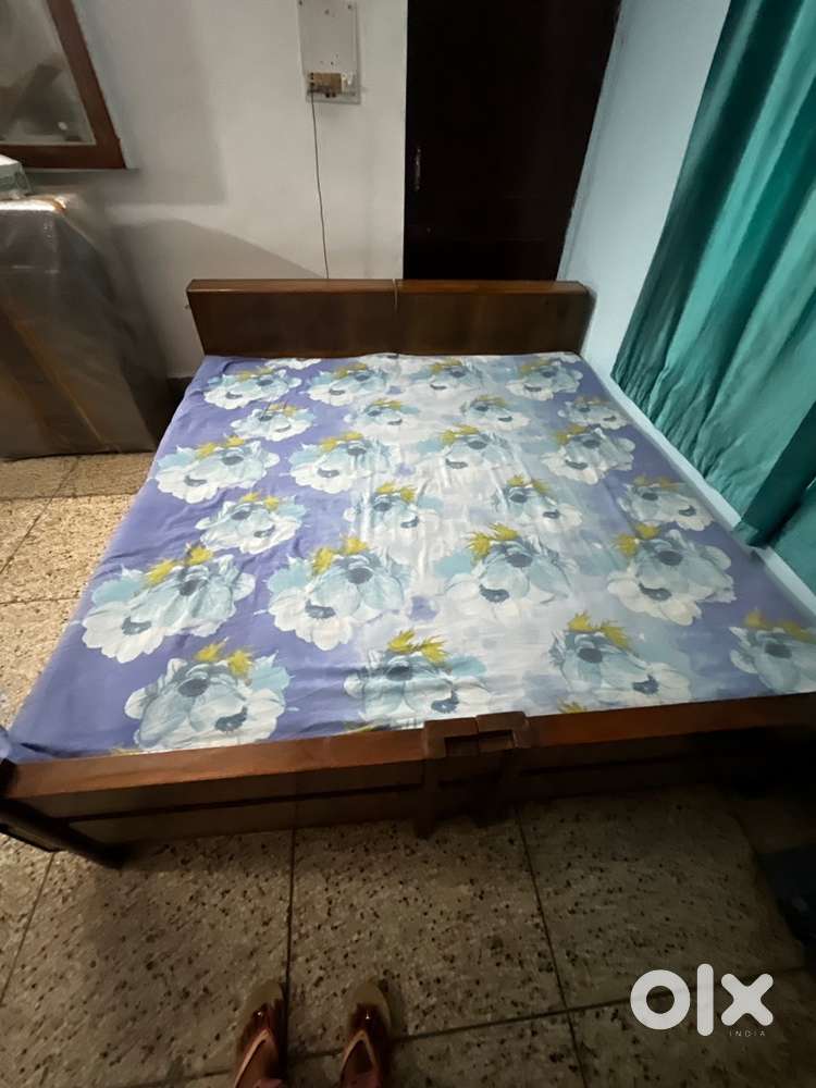 Bed+Dinning&Dressing table+mandir+crokeryunit+TV+washing machine+chair