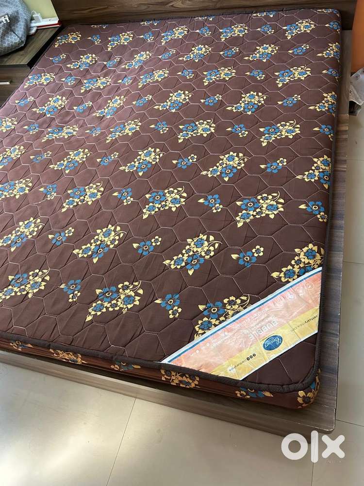 3000/-only !! mattresses 5*6 in good condition