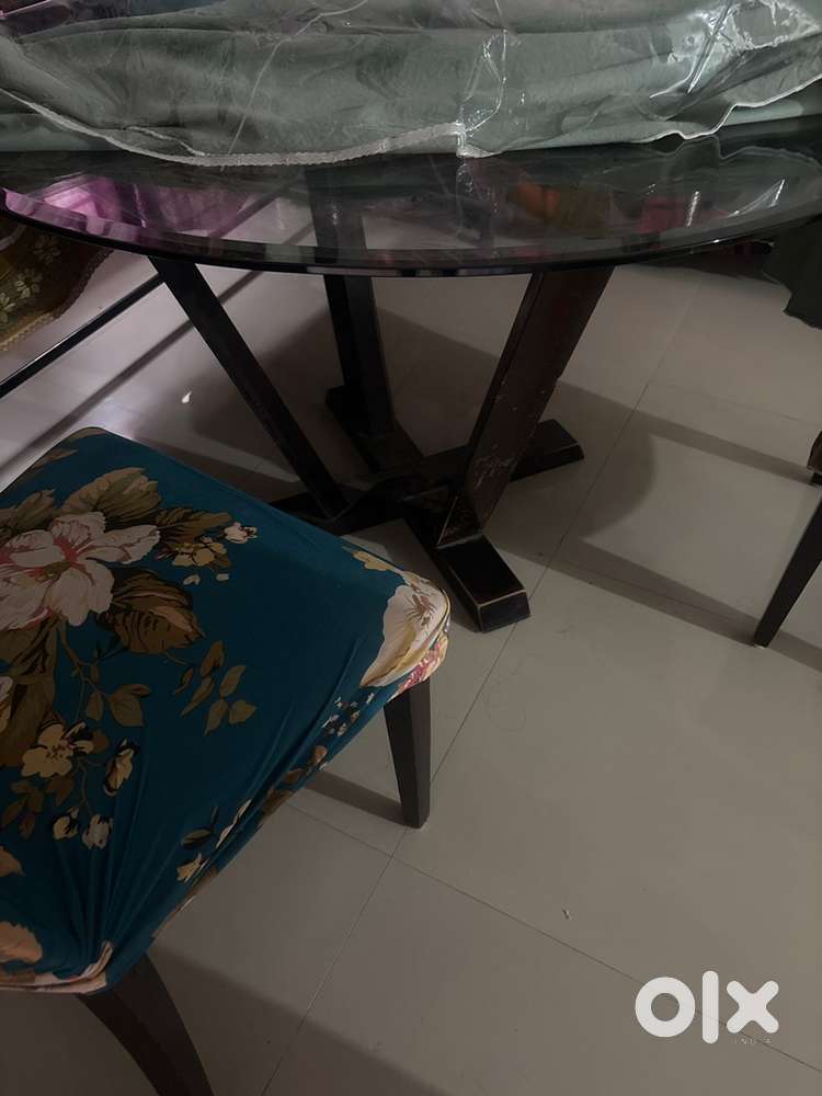 Wood 5 seater round dining table with chairs