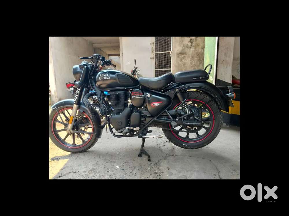 Royal Enfield Classic 350 Dark edition
