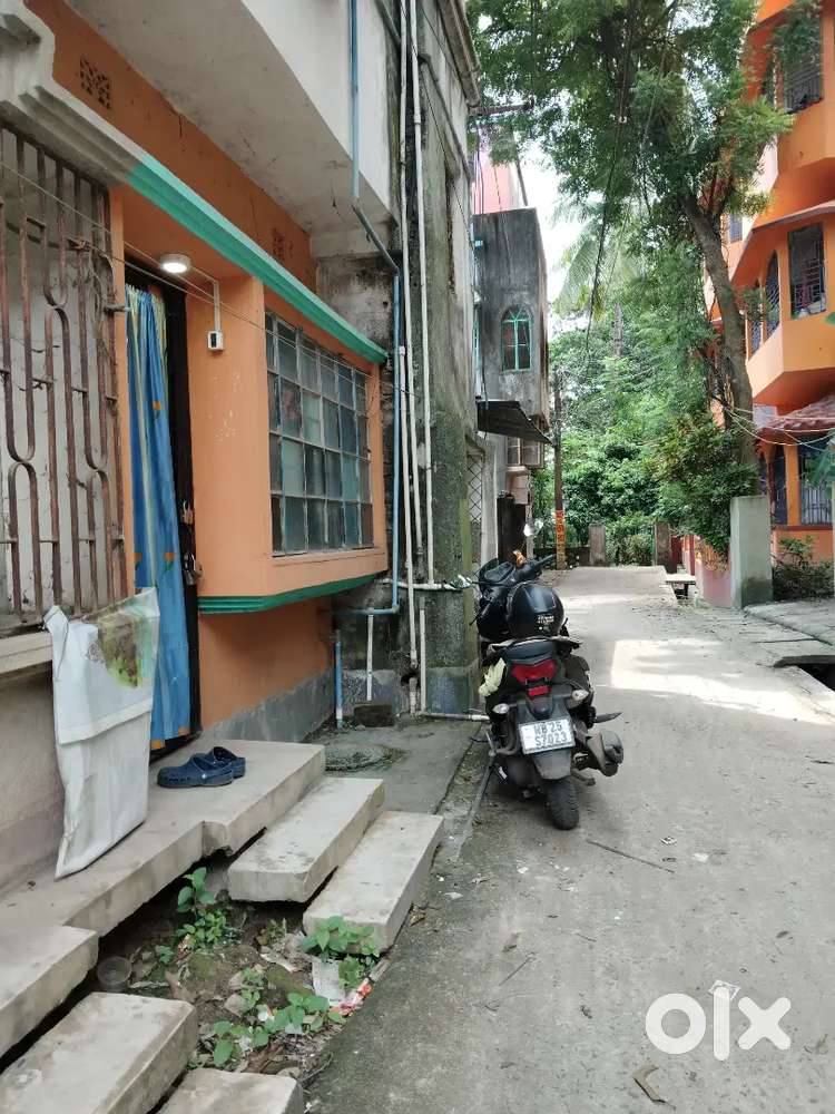 Sale Ground floor At low price