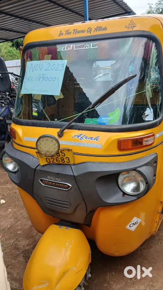 BAJAJ MAXIMA CNG