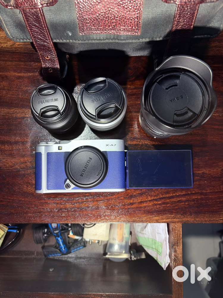 Fujifilm X-A7 mirrorless camera with 3 lences