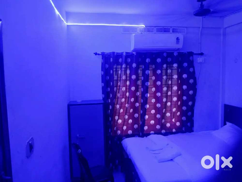 AC/NON AC  ROOMS Daily rent available in kazhakootam