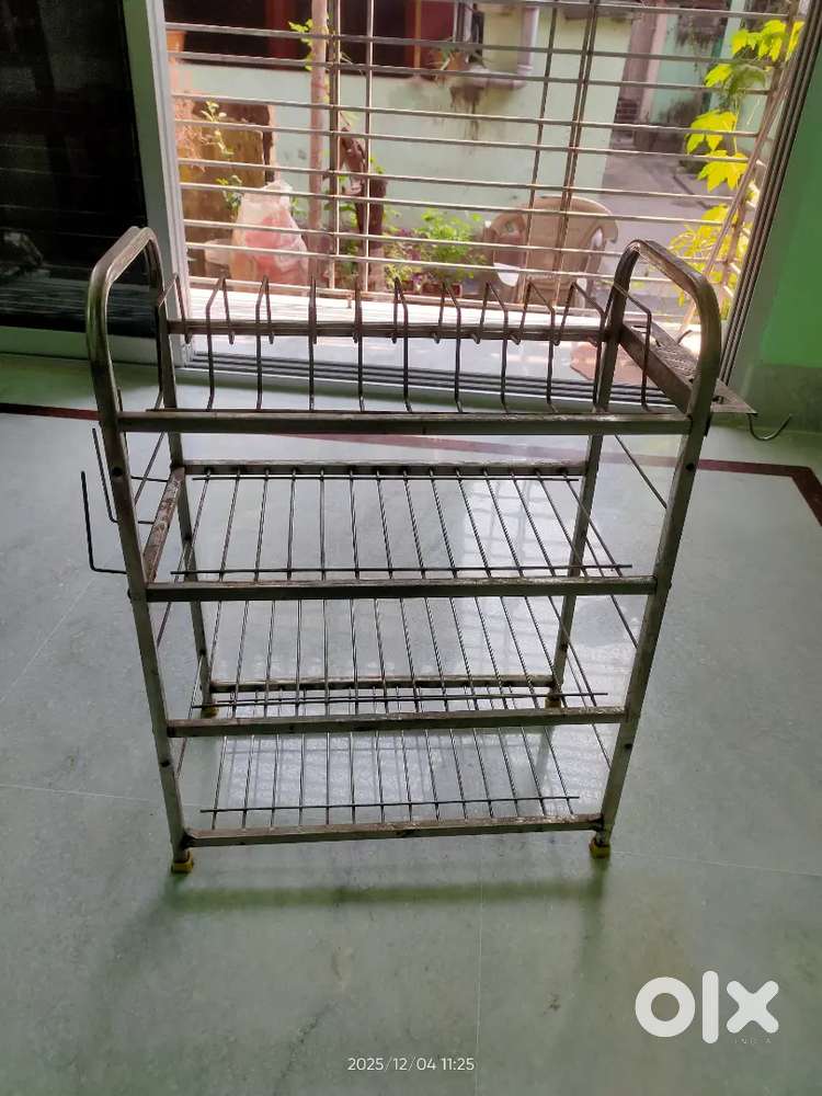 Kitchen utensils dish