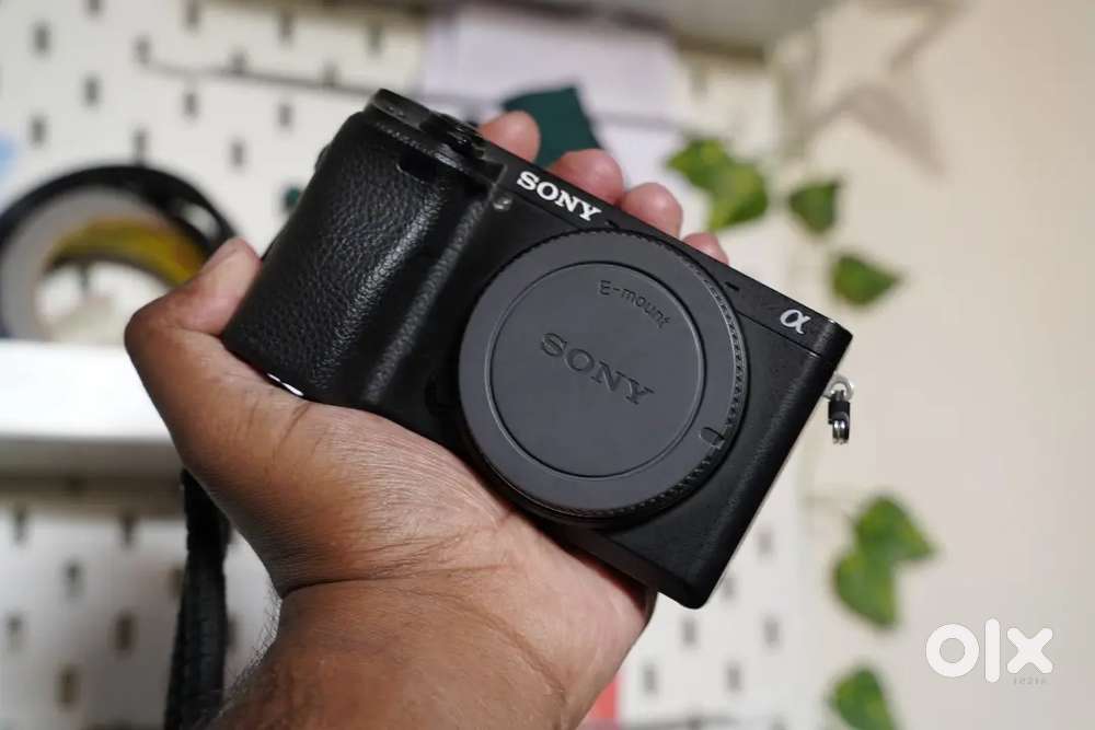 Sony a6300 with Kitlens for Sale (Good condition)