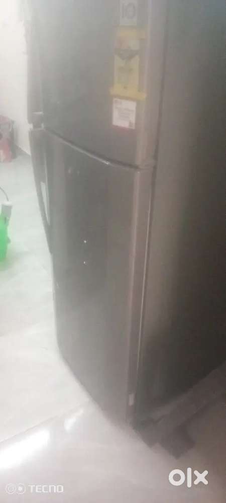 Double door lg ka fridge good condion 8sal purana