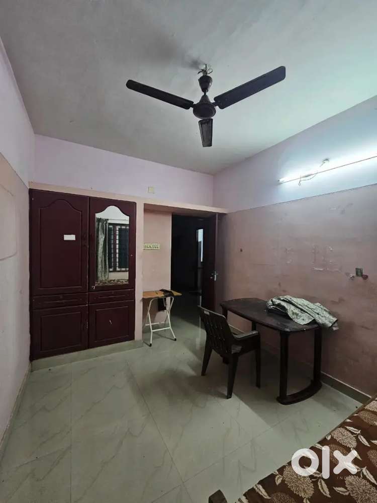 PG room available near YMR ,Nanthencode (Men)