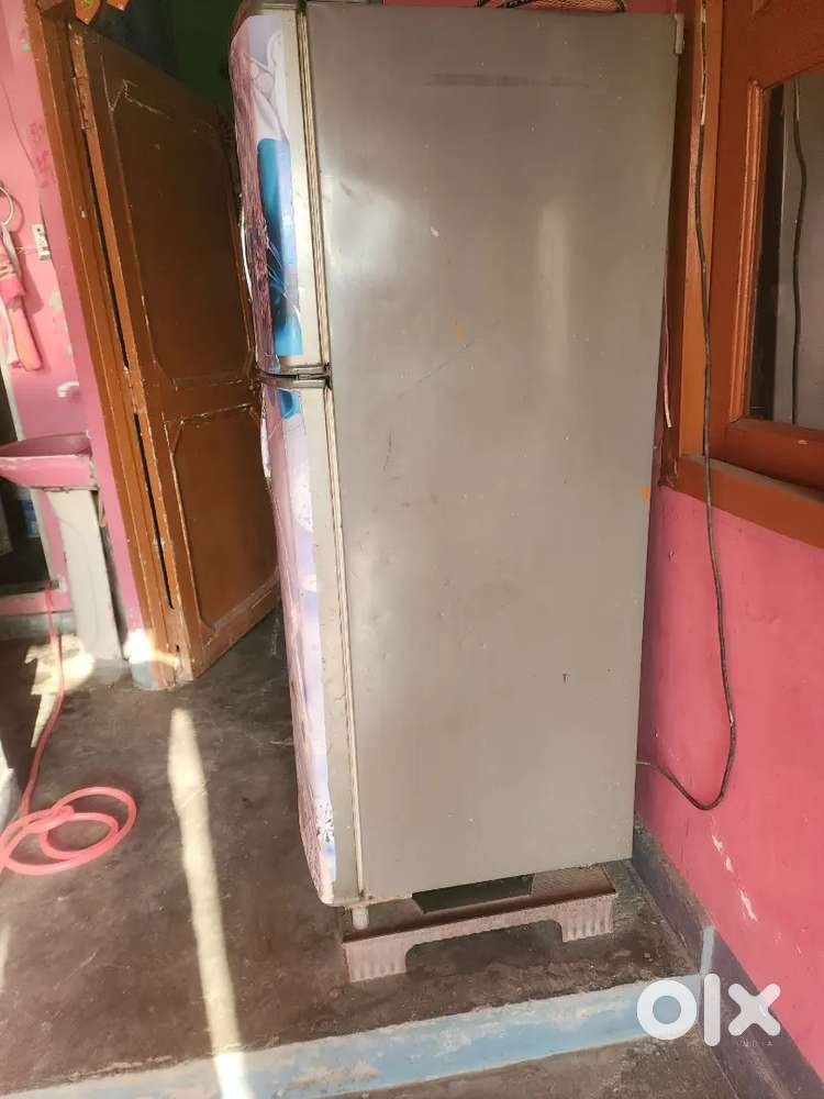 L.g 245 ltr doball dor good condition