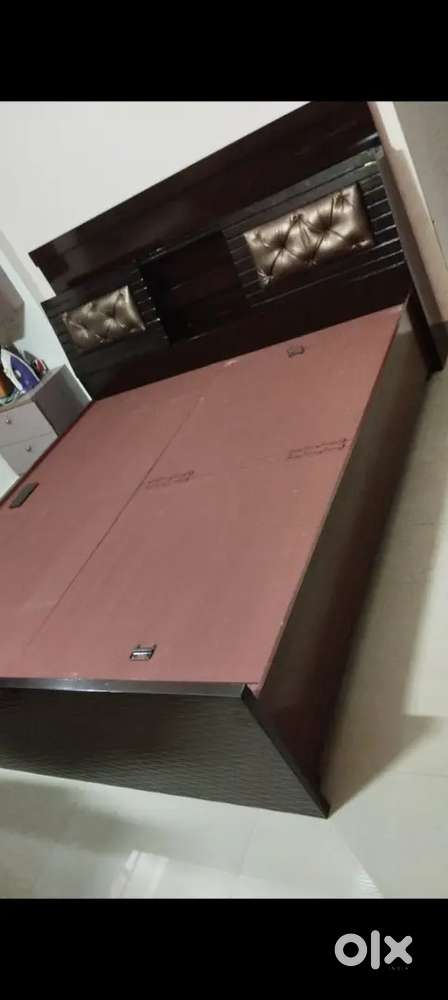 Supreet furniture brand New 5/6.5 head storage