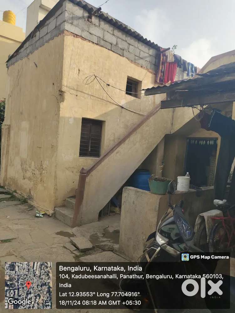 933sqft , old individual house