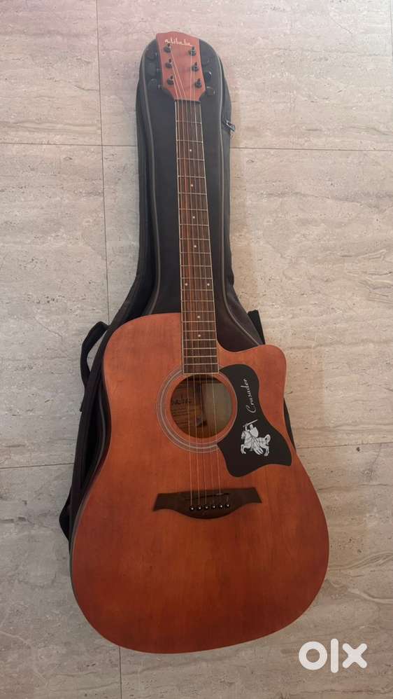 Acoustic Guitar with Bag, Strap & Picks – Excellent Condition