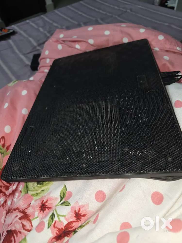 Laptop cooling pad with dual fan