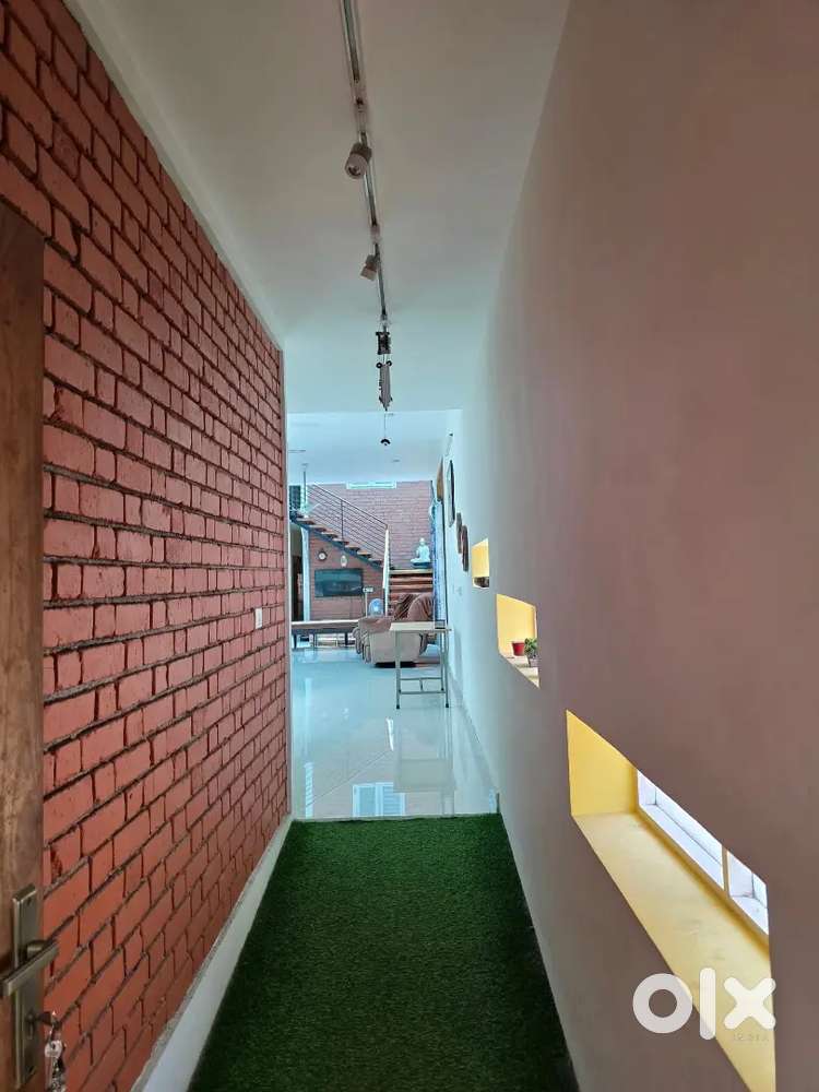 Fully Furnished premium House in Corporate area Roadside