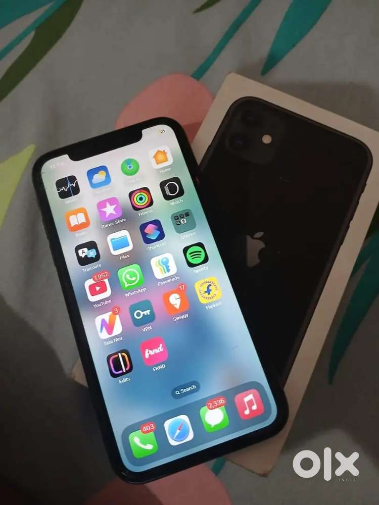 I phone 11 128 gb with box