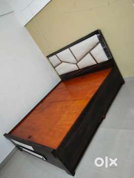 Its New manufactring 6x5 queen bed