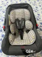 Mint condition baby bug’s carry cot can carry upto 12kgs of weight