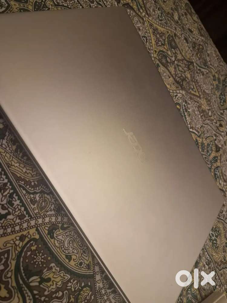 Acer i3 11 gen laptop untouch piece 4gb /750gb ssd