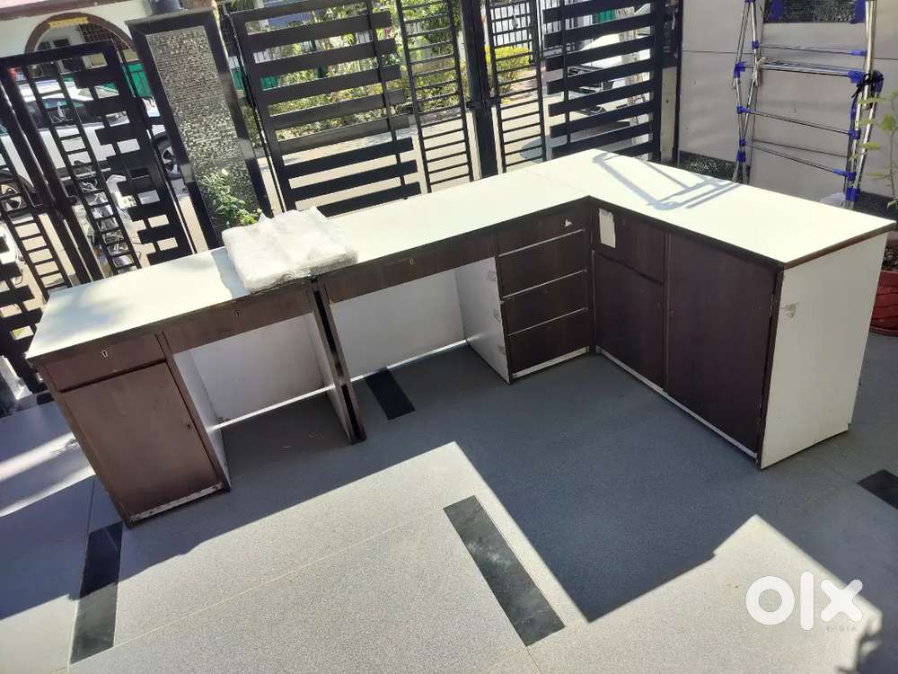 OFFICE TABLE FULL HEAVY PLY AND ALL OVER SINMICA