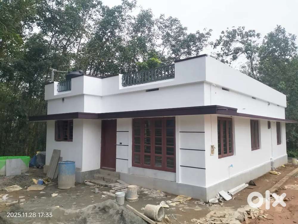 Thripunithura Thiruvankulam vennikulam area plot for sale