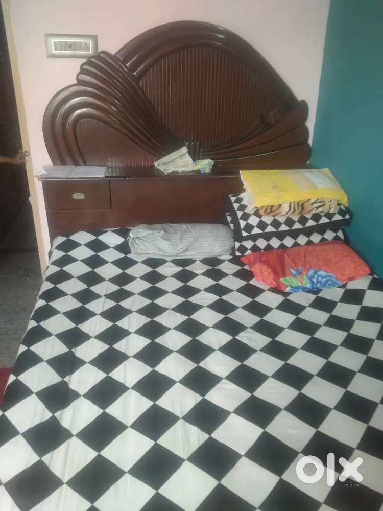 Bed & dressing table