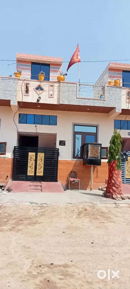 Nice house nearby college hospital market petrol pump all facility