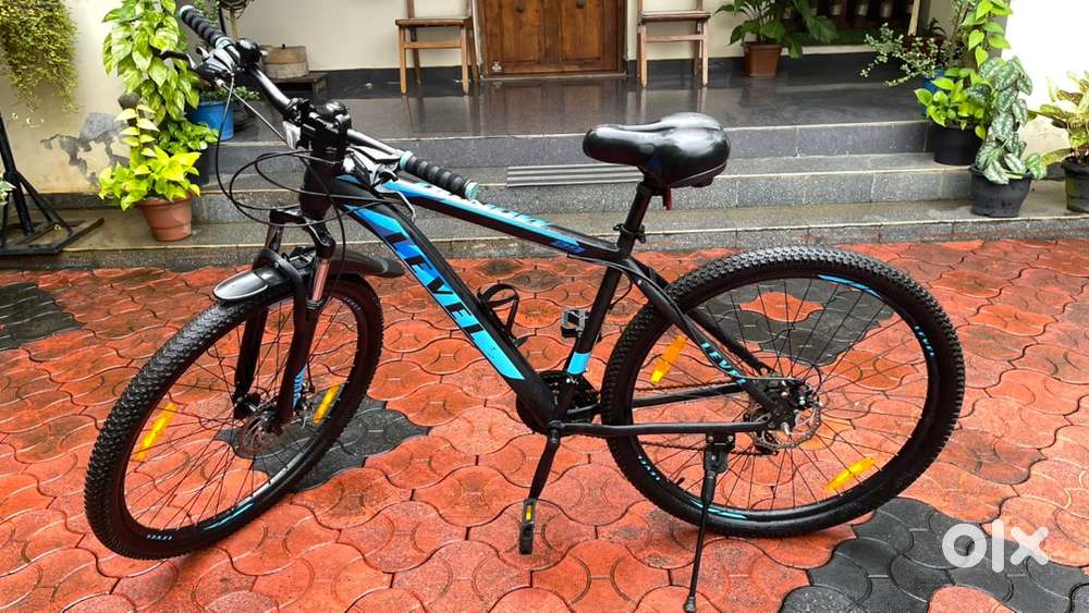 Cosmic 29 Level Mondo 21 SPD Bicycle