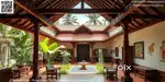 Luxurious 15 Cent Plot - 5BHK Naalukettu House for sale in Thrissur