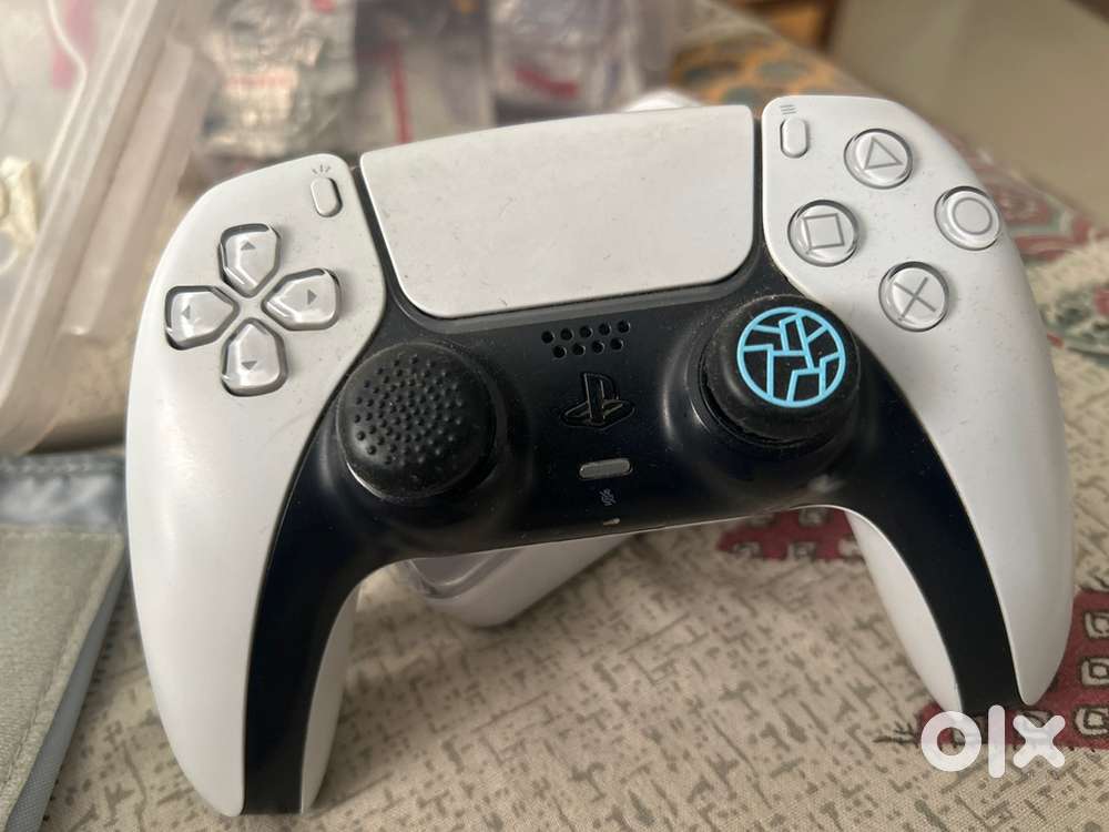 Dual sense ps5 controller 1 year