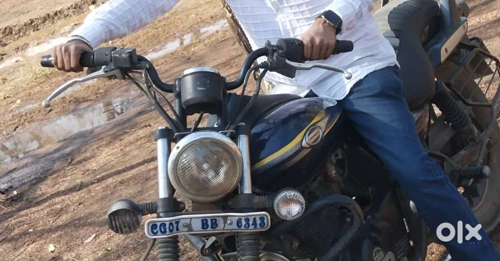 Bajaj avenger 160 street