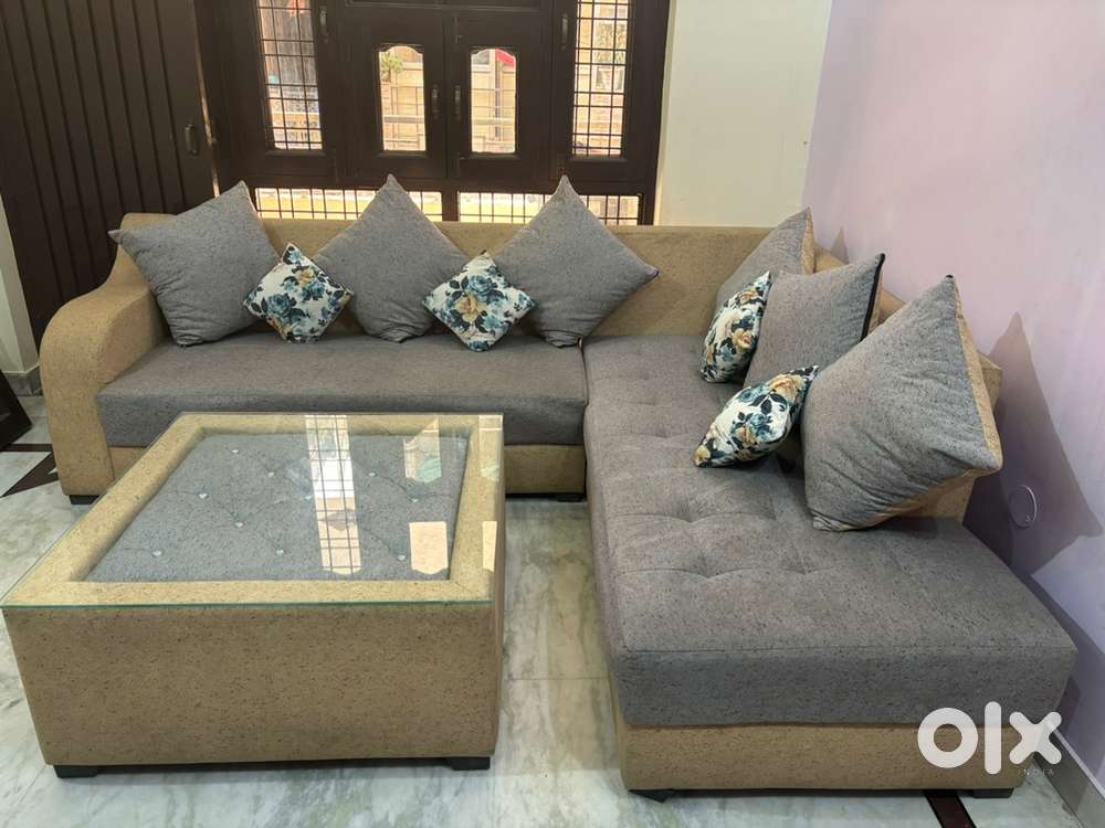 7 seater new sofa set with 2 puffies and center table