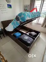 Queen bed with hydraulic storage