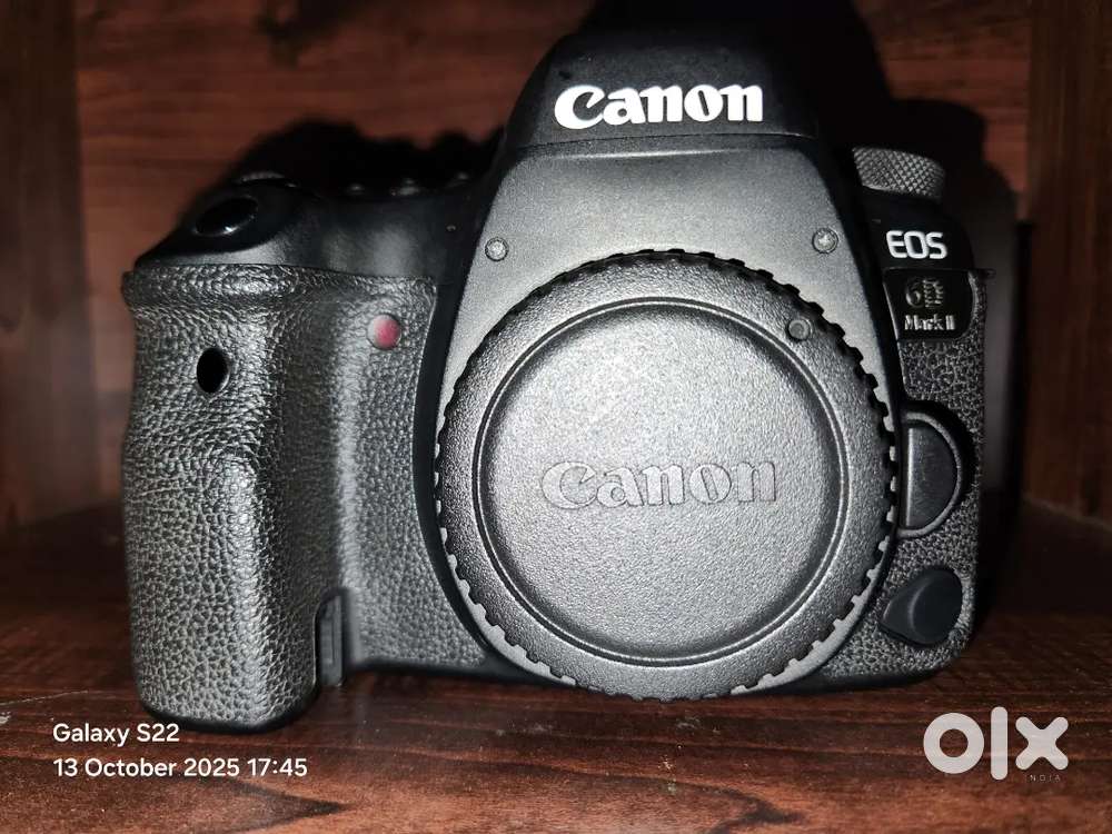 Canon 6D Mark 2 + Canon EF 100 400 Lens + Canon 85 mm f1.8 Lens